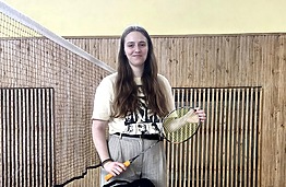 Kai mados inžinerija susitinka su sportu – pokalbis su KTU badmintono rinktinės nare Vykinte Trakšelyte apie jos sukurtą unikalų badmintono krepšį